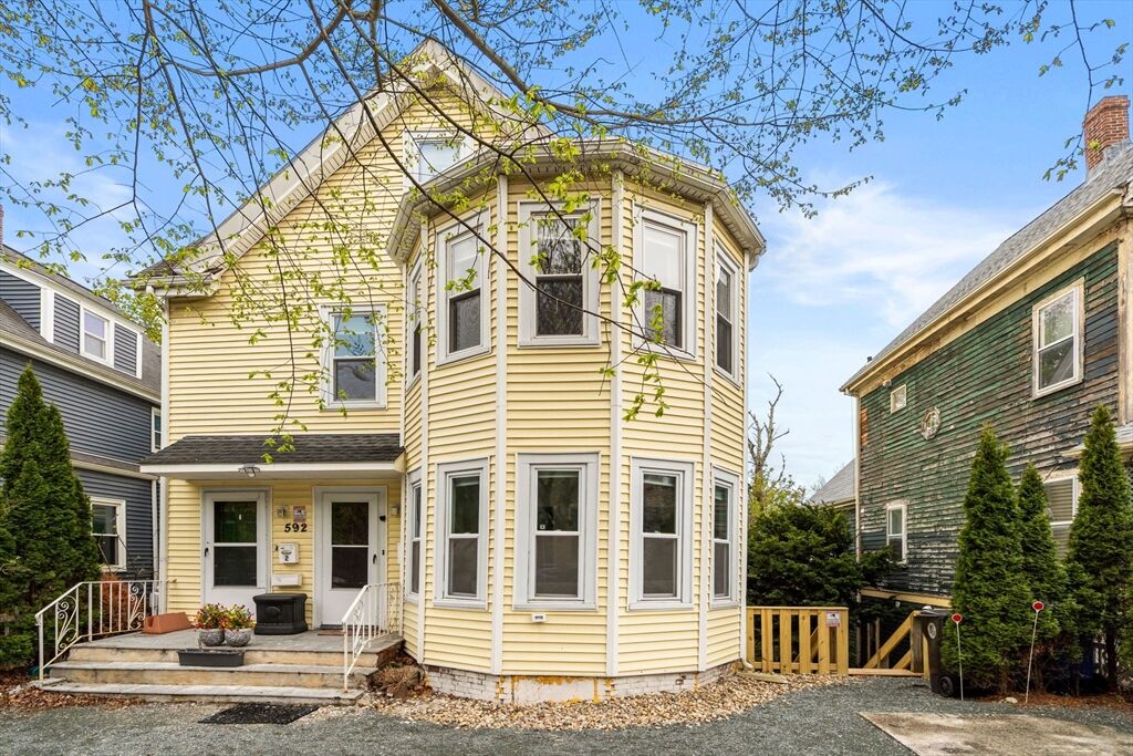 Property Photo:  592 Trapelo Rd 1  MA 02478 