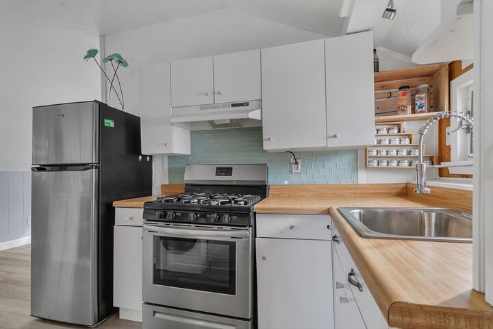 Property Photo:  10-R Barnes St  MA 02571 