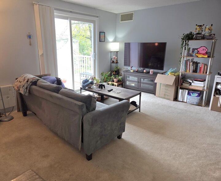 Property Photo:  1 Post Oak Ln 21  MA 01760 