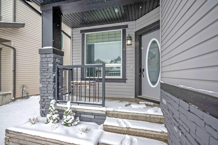 Property Photo:  1121 Kingston Crescent SE  AB T4A 0G1 