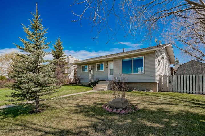 Property Photo:  110 McKinnon Drive  AB T0J 0M0 