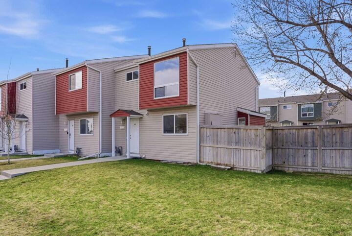 Property Photo:  5425 Pensacola Crescent SE 49  AB T2A 2G5 