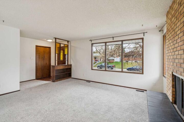 Property Photo:  1260 Lake Sylvan Drive SE  AB T2J 3C8 