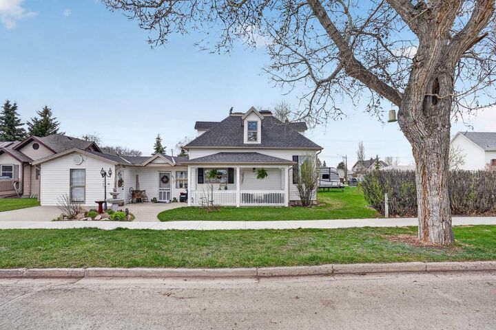 Property Photo: 4717 2 Street W AB T0L 0T0