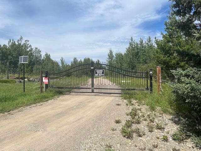 Property Photo: 62030 Twp 37-4 AB T2T 2A3