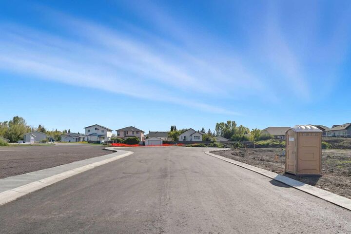 Property Photo:  11 Dunham Court NW  AB T0L 2A0 