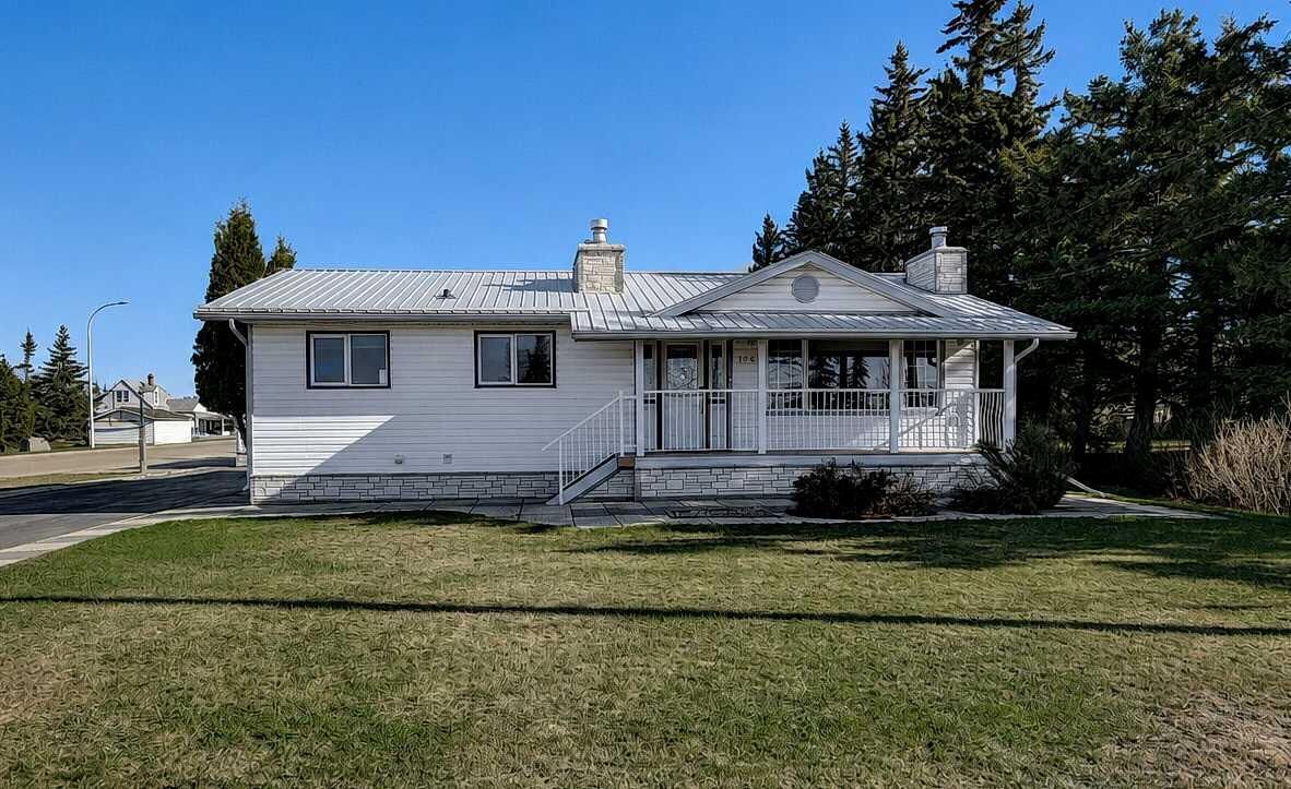 Property Photo:  104 11th Street  AB T0H 0C0 