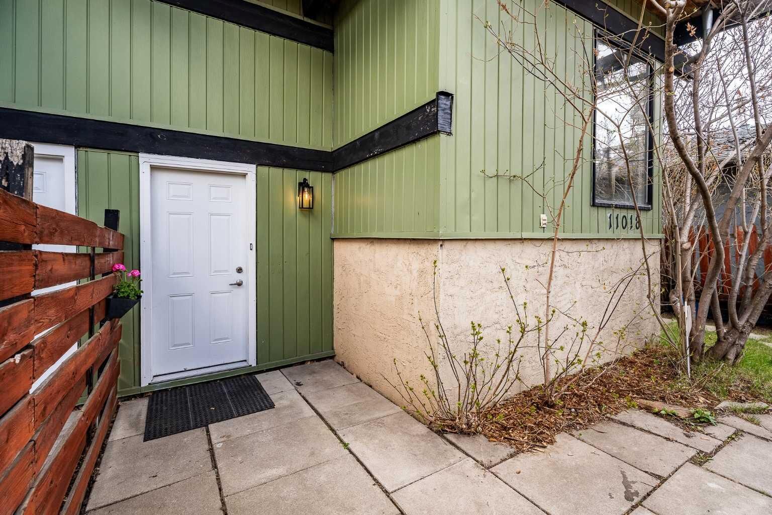 Property Photo:  11018 5 Street SW  AB T2W 1Y6 