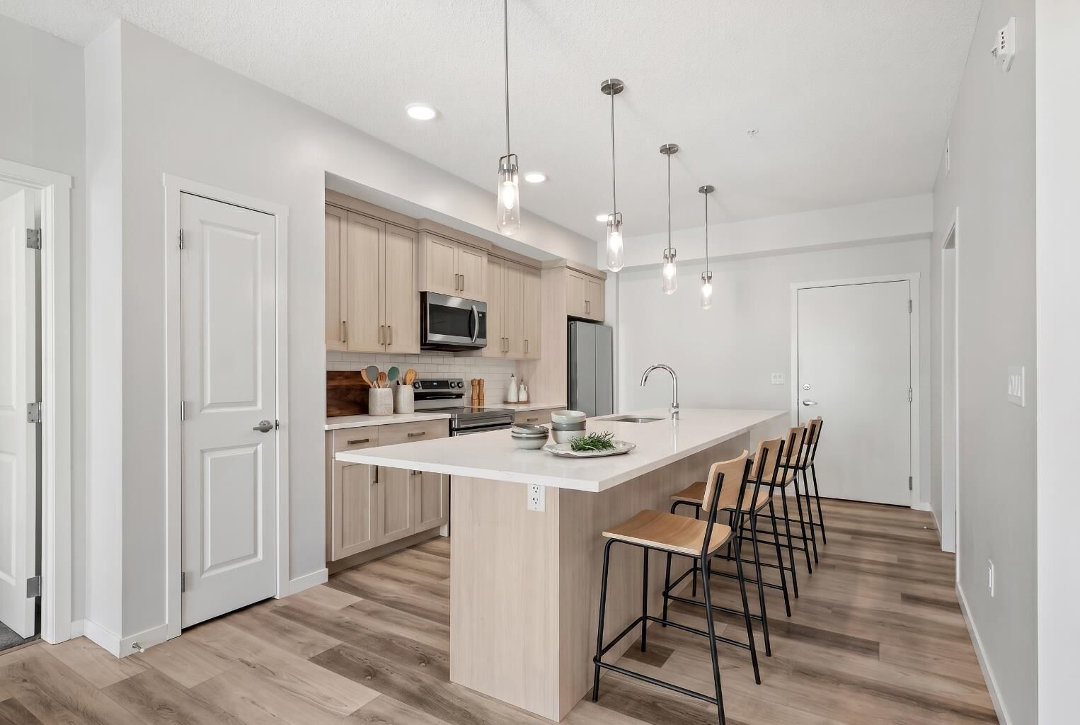 Property Photo:  33 Carringham Gate NW 3403  AB T3P 2H6 