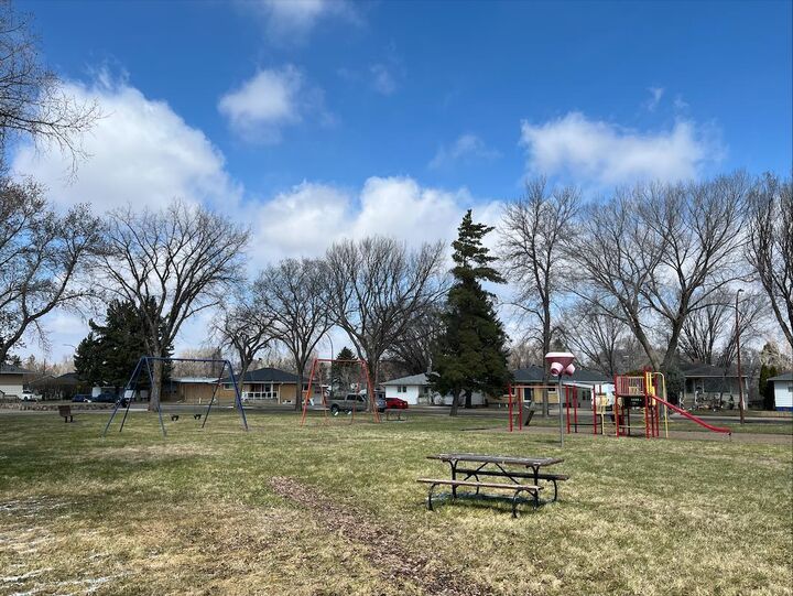 Property Photo:  75 Robertson Way SW  AB T1A 5J3 