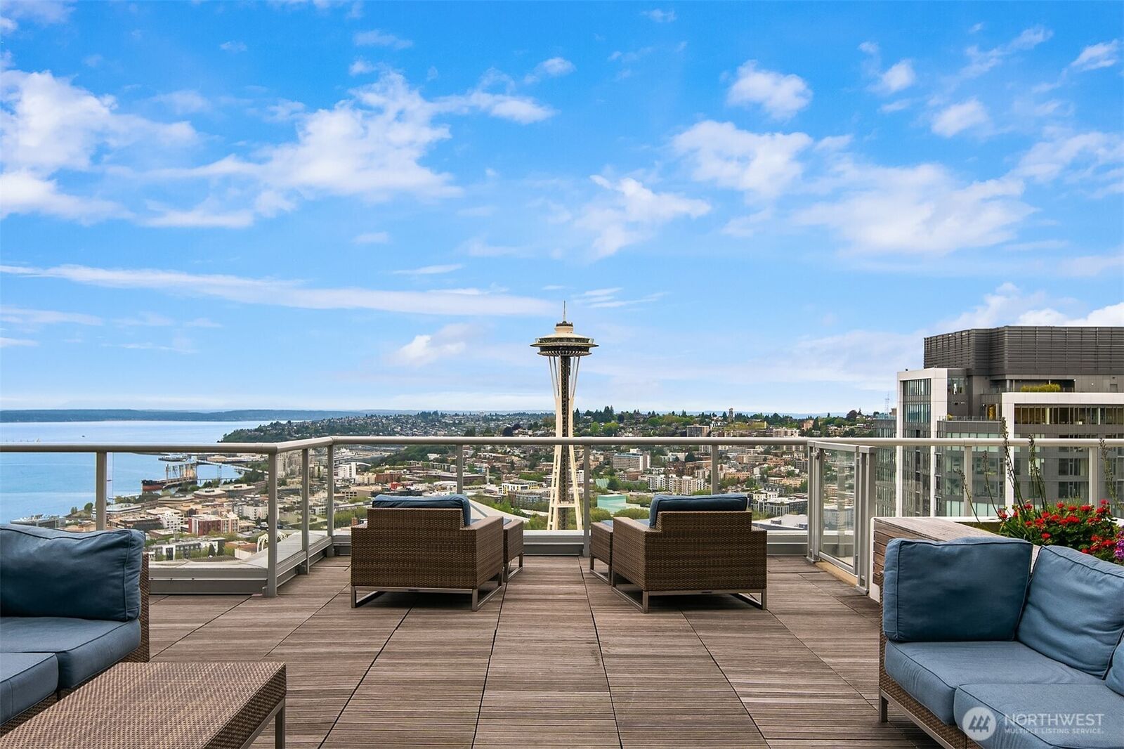Property Photo: 583 Battery Street 2208N WA 98121
