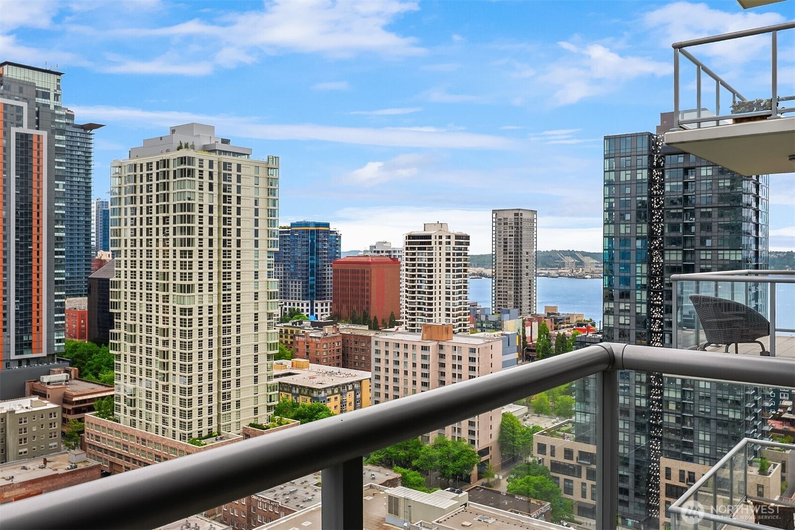 Property Photo: 583 Battery Street 2208N WA 98121