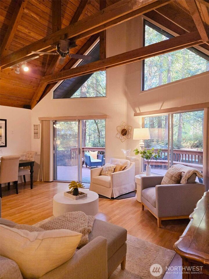 Property Photo:  639 E Pitcairn Place  WA 98584 