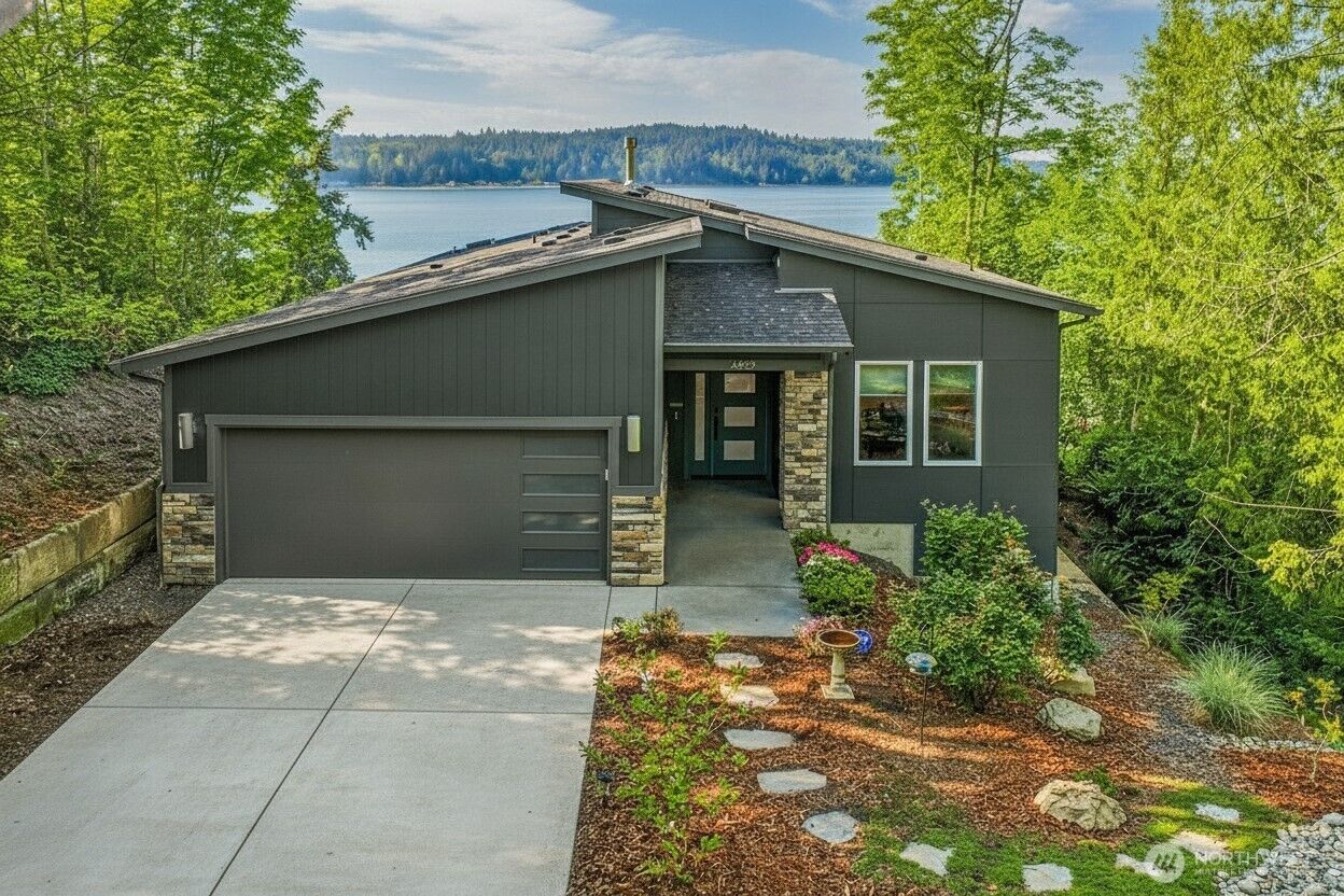 Property Photo: 4652 E Hillcrest Drive WA 98366