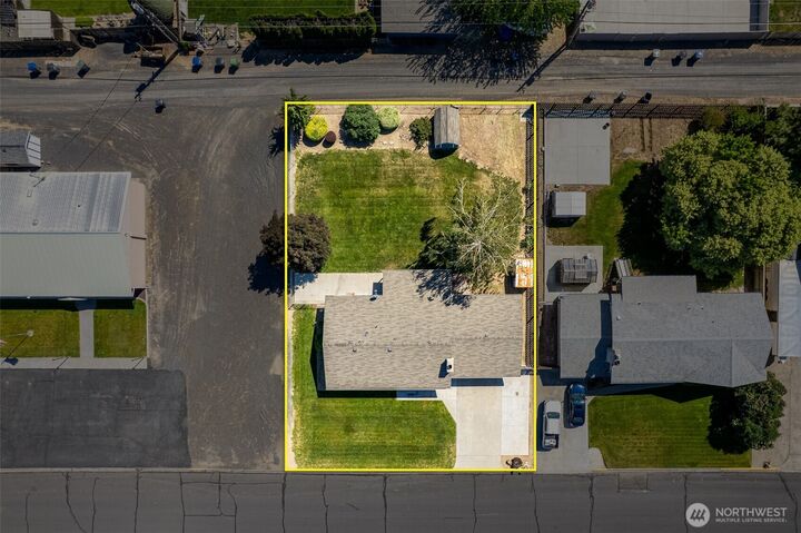 Property Photo:  416  H St SW  WA 98848 