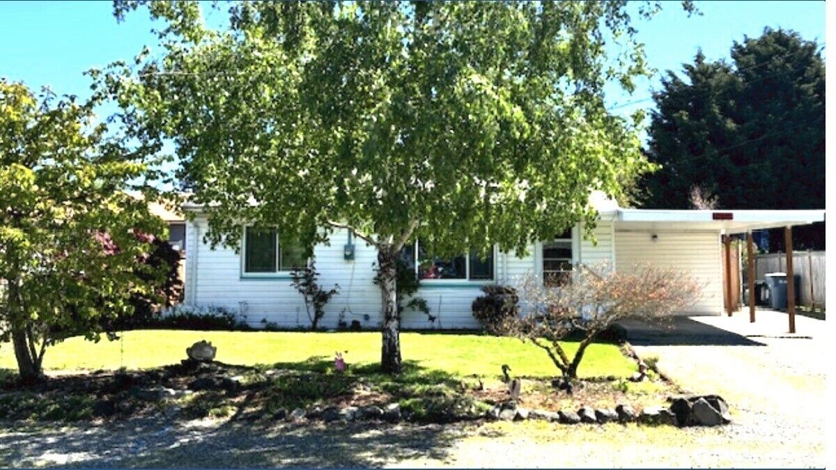 Property Photo:  504  10th Avenue  WA 98354 