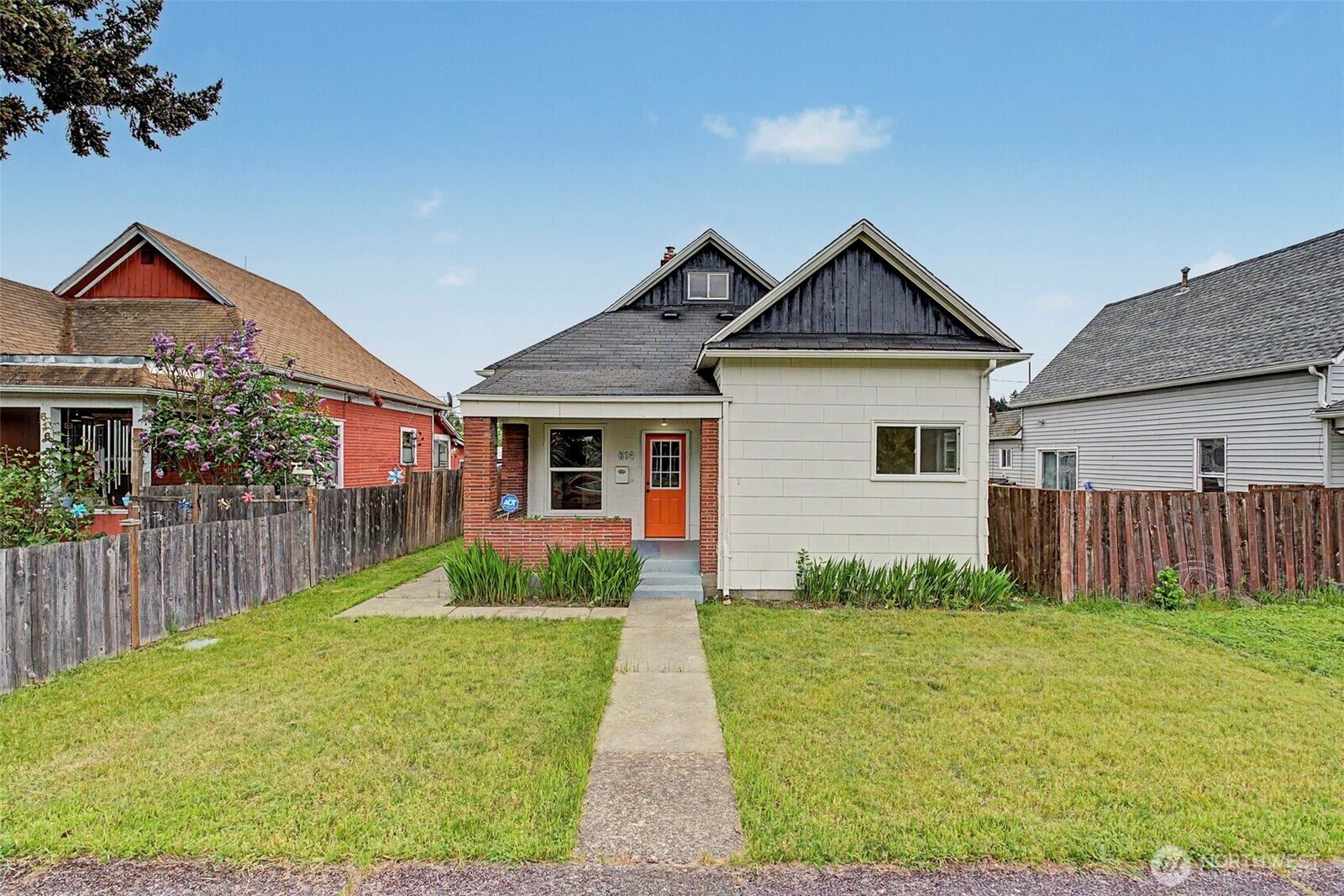 Property Photo:  614 N Pearl Street  WA 98531 