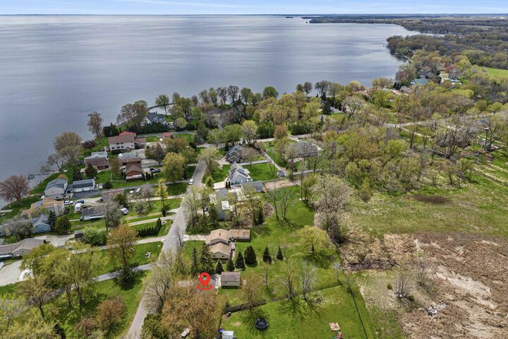 Property Photo:  607 Hunters Point Road  WI 54956-4905 