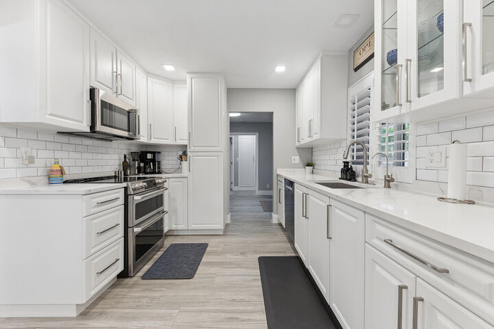 Property Photo:  282 NE 27th Court  FL 33431 