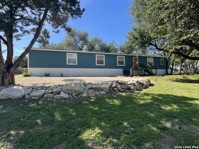 Property Photo:  511 Forest Hill St  TX 78133 