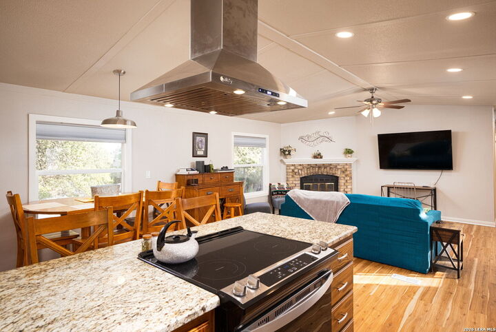 Property Photo: 511 Forest Hill St TX 78133