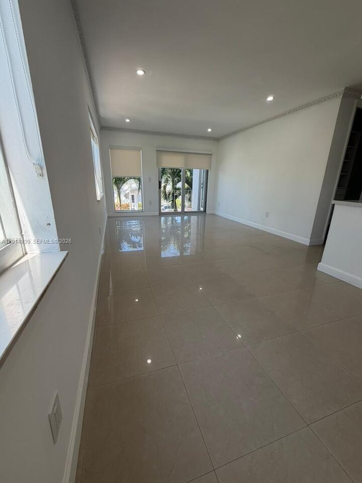 Property Photo:  641 Espanola Way 14  FL 33139 