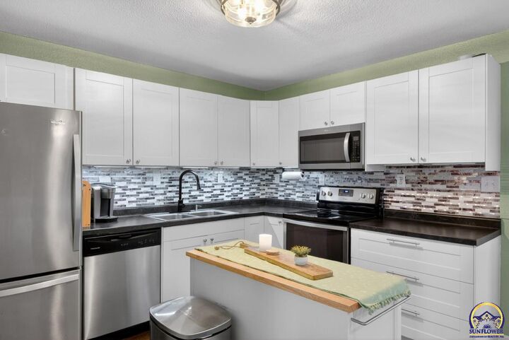 Property Photo:  211 W Fourth St  KS 66402 