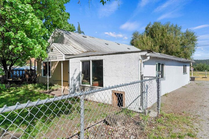 Property Photo:  11019 E Empire Ave  WA 99206 