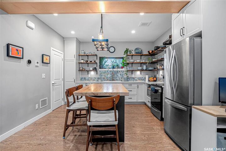 Property Photo: 475 L Avenue S 4 SK S7M 5Y6