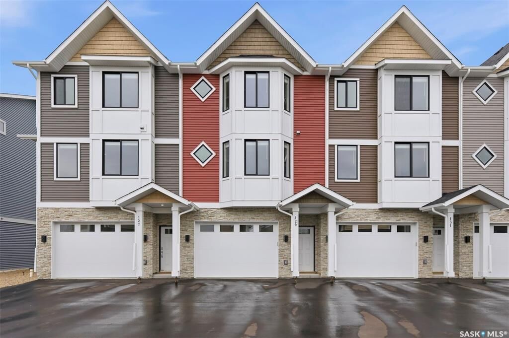 Property Photo: 3220 11th Street W 129 SK S7M 5M4