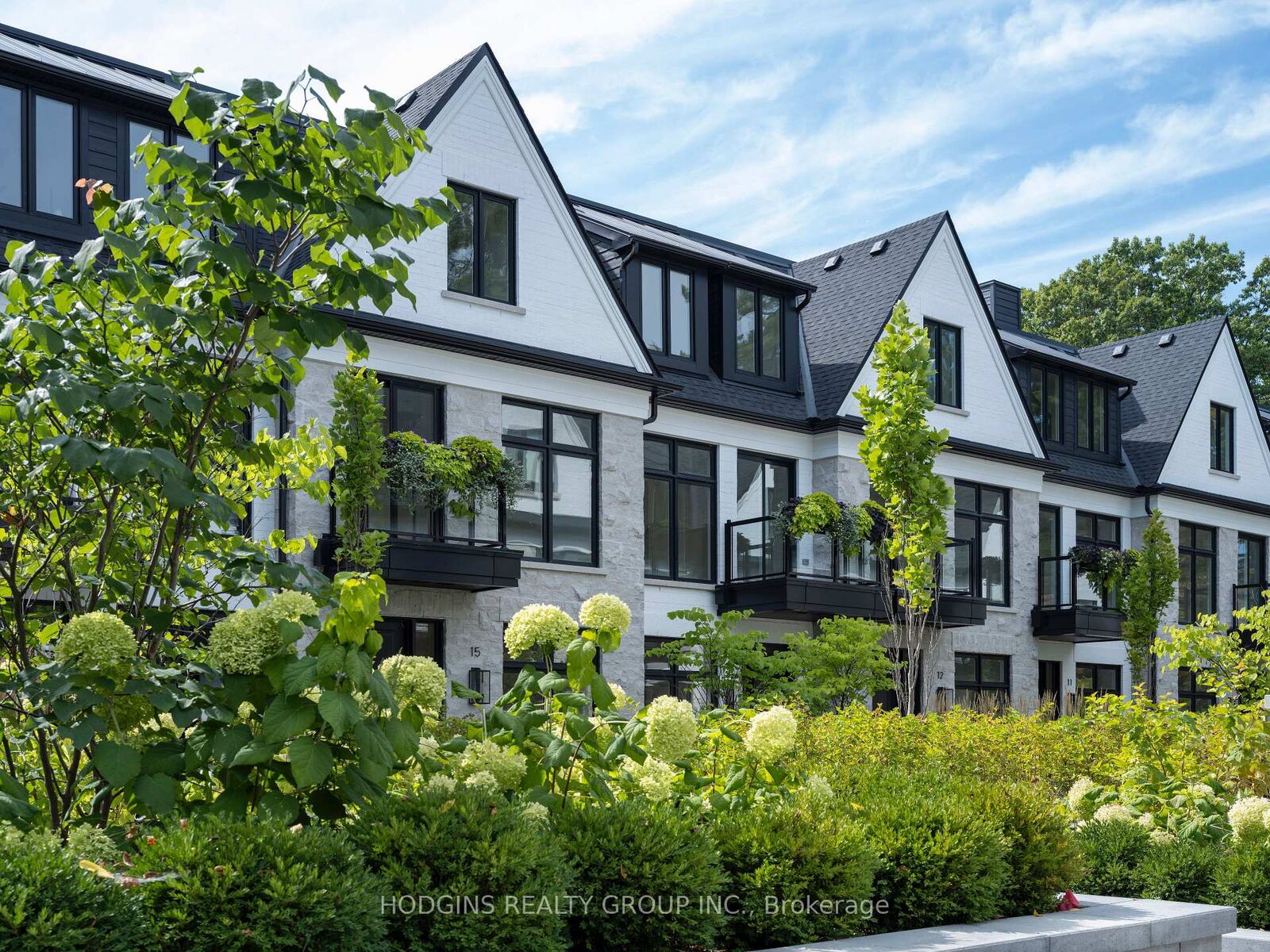 Property Photo: 1136 Mona Road 4 ON L5G 0C8
