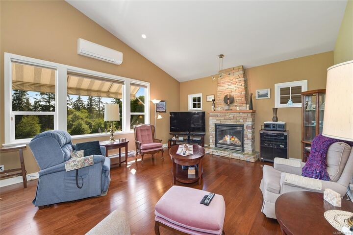 Property Photo:  523 Caselton Pl  BC V8Z 7Y5 