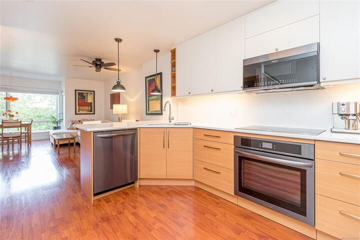 Property Photo: 116 Queens Rd #202 BC V9L 2W6