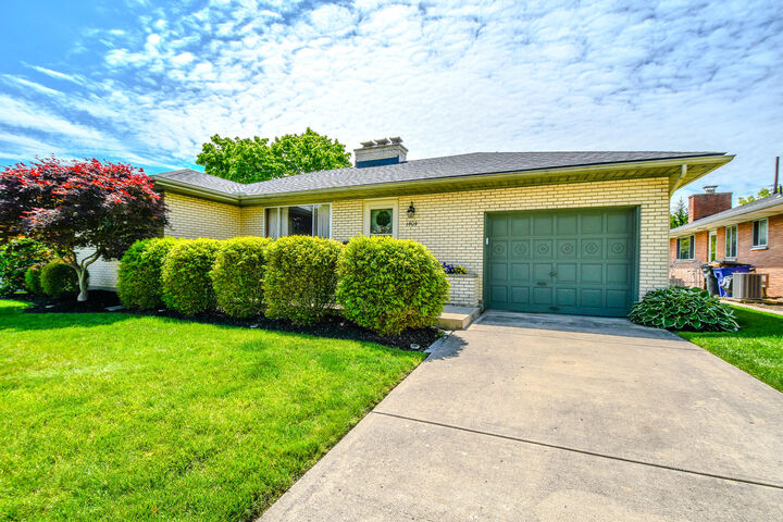 Property Photo: 1404 Pinecrest Drive OH 45414