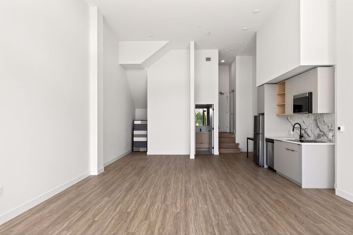 Property Photo:  422 E 3rd Street 101/202  BC V7L 0K1 