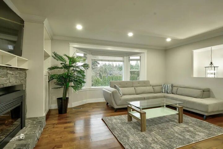 Property Photo: 18369 21A Avenue BC V3Z 9W2