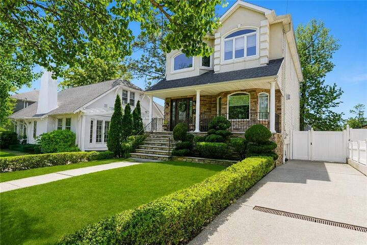 Property Photo:  38 Cloverdale Avenue  NY 10308 