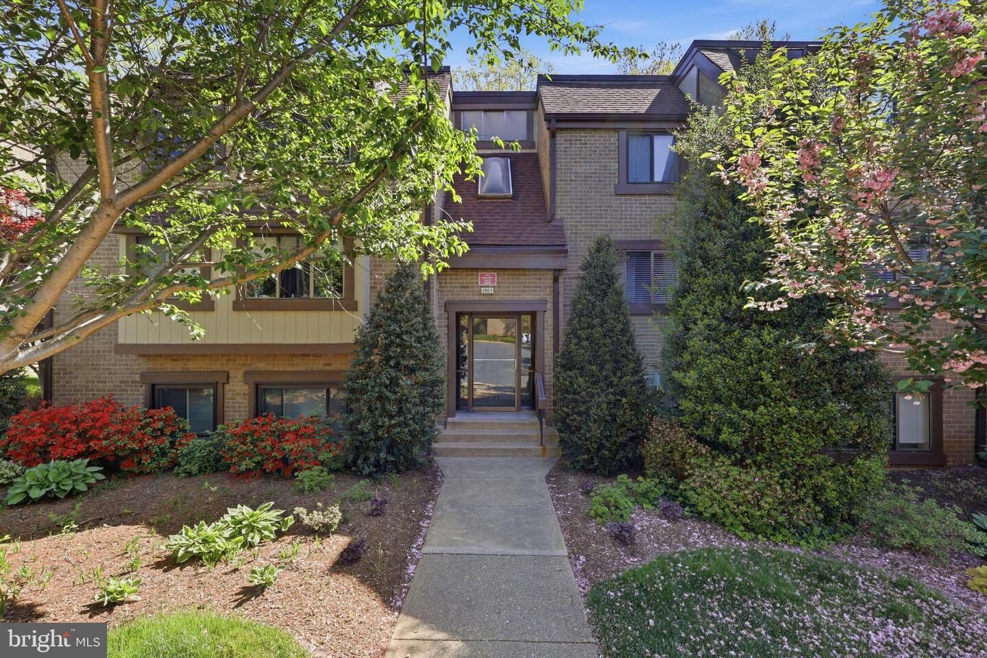 Property Photo:  1637 Parkcrest Circle 8E/300  VA 20190 