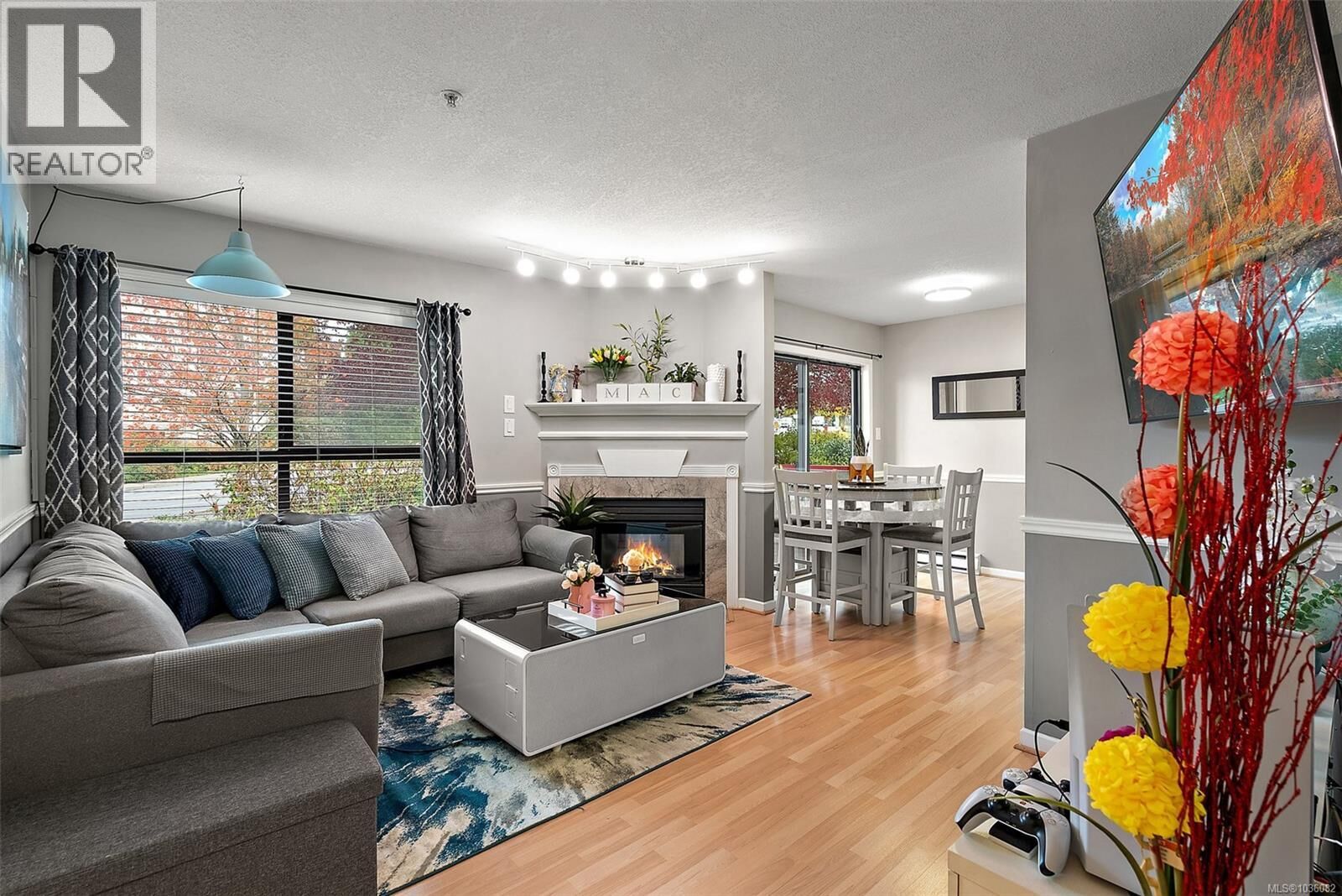 Property Photo:  7 Gorge Road West 202  BC V9A 1L9 