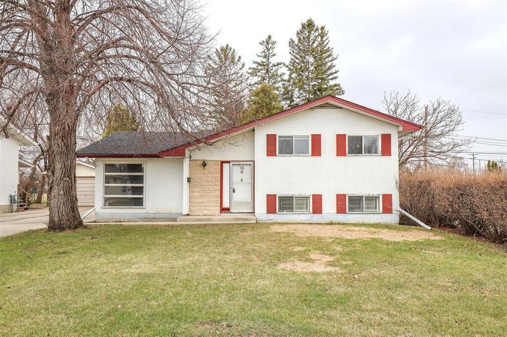 Property Photo:  18 Colonial Court  MB R2C 0S6 