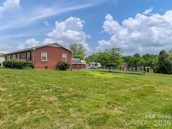 Property Photo:  2101 Lamesa Court  NC 28645 