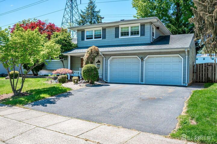 Property Photo:  27 Eileen Way  NJ 08837 