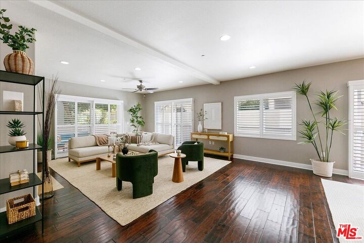 Property Photo:  11115 Acama St  CA 91602 
