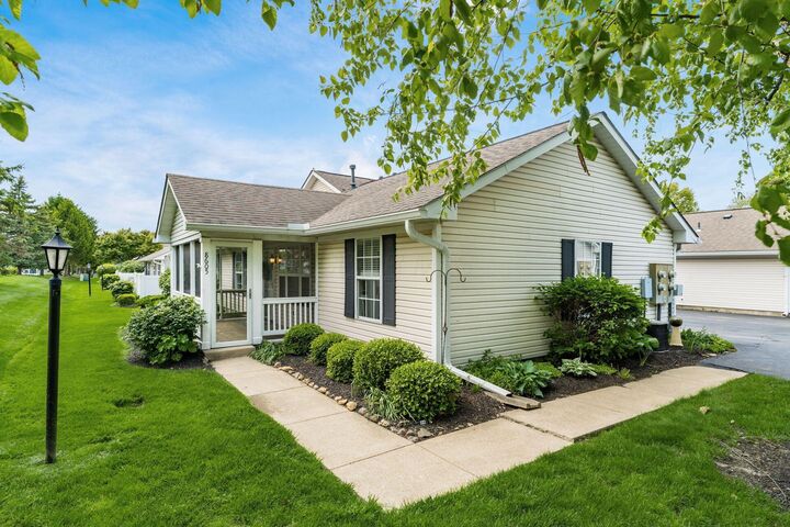 Property Photo:  8605 Victoria Meadow Lane  OH 43068 