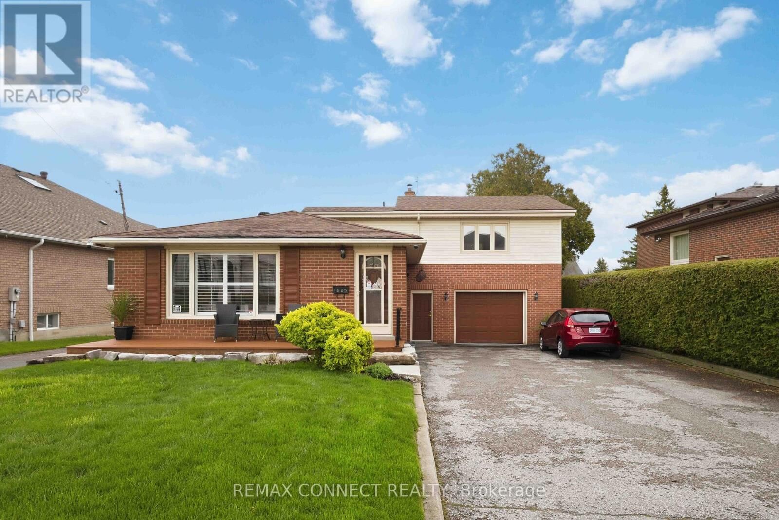 Property Photo:  1805 Woodview Avenue  ON L1V 1L3 