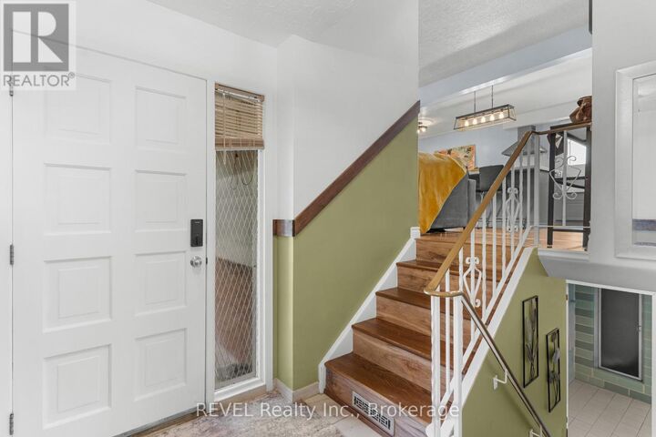 Property Photo:  733 Clare Avenue  ON L3C 3B9 