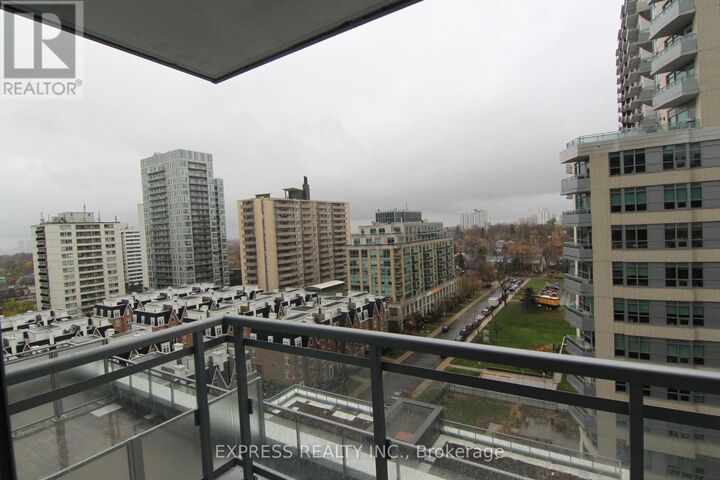 Property Photo:  98 Lillian Street 919  ON M4S 0A5 