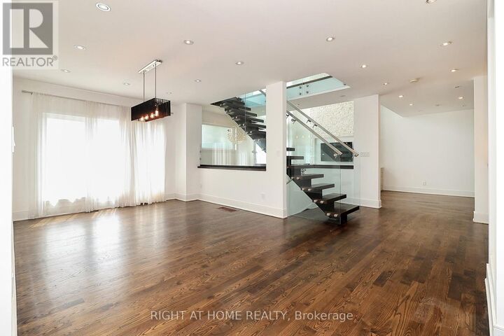Property Photo:  2 Chalet Road  ON M2J 3V4 