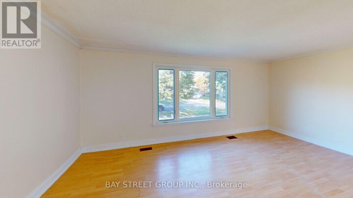 Property Photo:  106 Wye Valley Road Main  ON M1P 2A8 