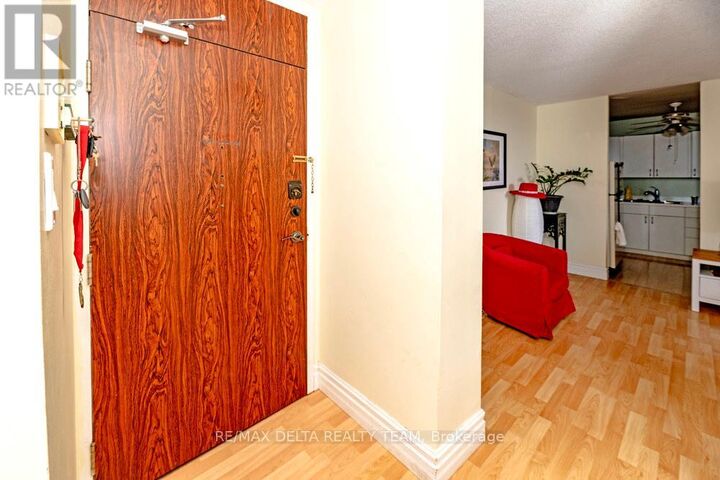 Property Photo:  2000 Jasmine Crescent 402  ON K1J 8K4 